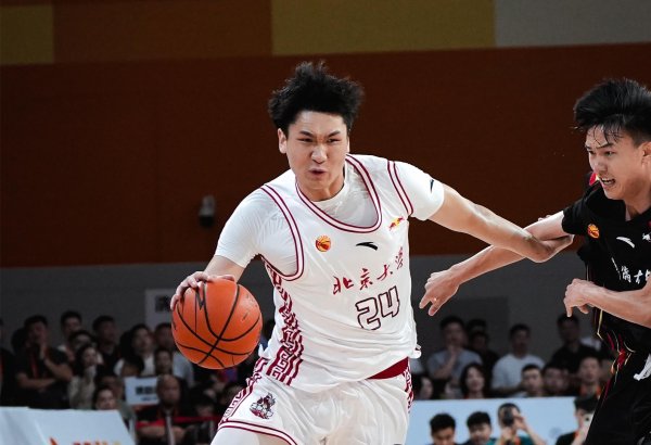 富兴配资端 一年夺4大MVP！中国男篮又一20岁2米新星崛起：新丁彦雨航上线？